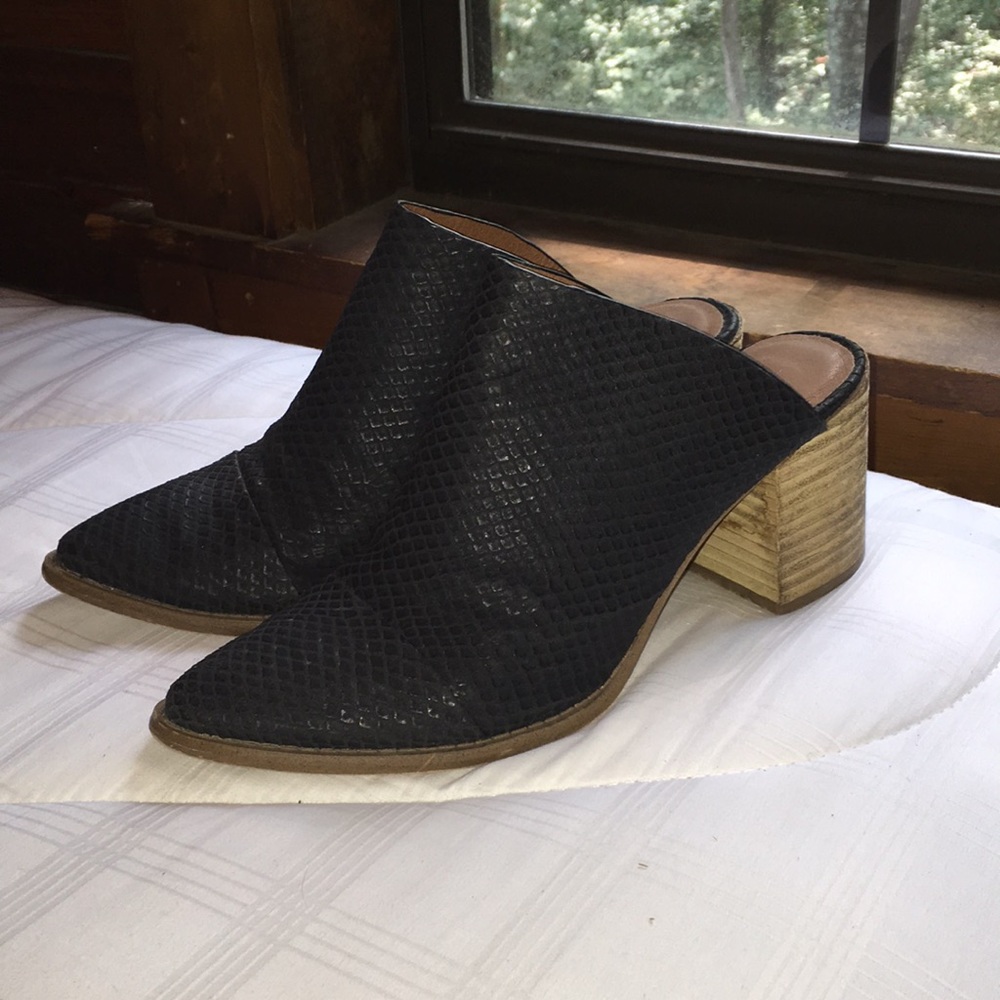 Cute black mules✨